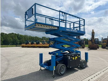 Scissor lift GENIE