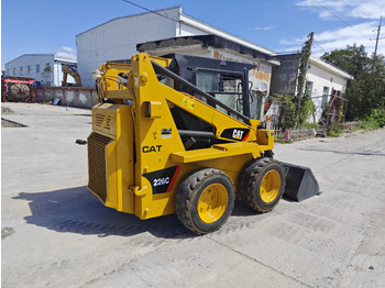 Skid steer loader CATERPILLAR 226C: picture 2