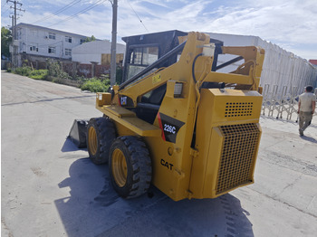 Skid steer loader CATERPILLAR 226C: picture 4