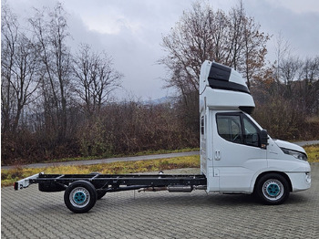 Cab chassis truck, Commercial vehicle IVECO Daily 35s-210 Hi-Matic Kontener 4.70 M ! Klima ! Radar ! Bez Kor: picture 3