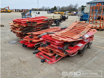 Construction equipment Bundle of Plastic Pedestrian Saftey Barriers (3 of): picture 3