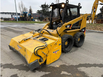 Skid steer loader CAT 216B3: picture 4