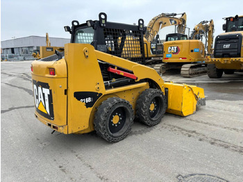 Skid steer loader CAT 216B3: picture 2