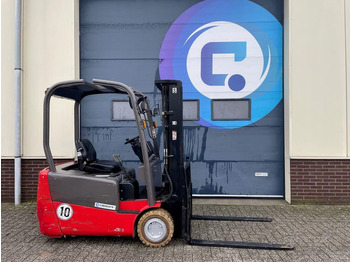 Electric forklift MANITOU