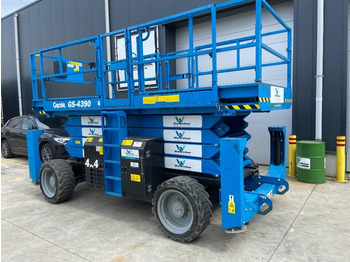 Scissor lift GENIE