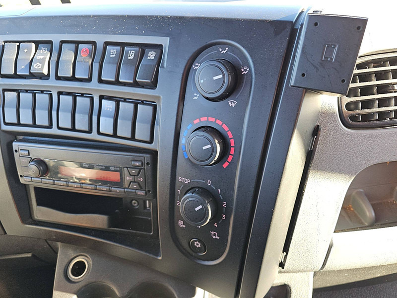 Box truck Renault D 240 11.9T AIRCO LIFT: picture 10 Box truck Renault D 240 11.9T AIRCO LIFT: picture 10