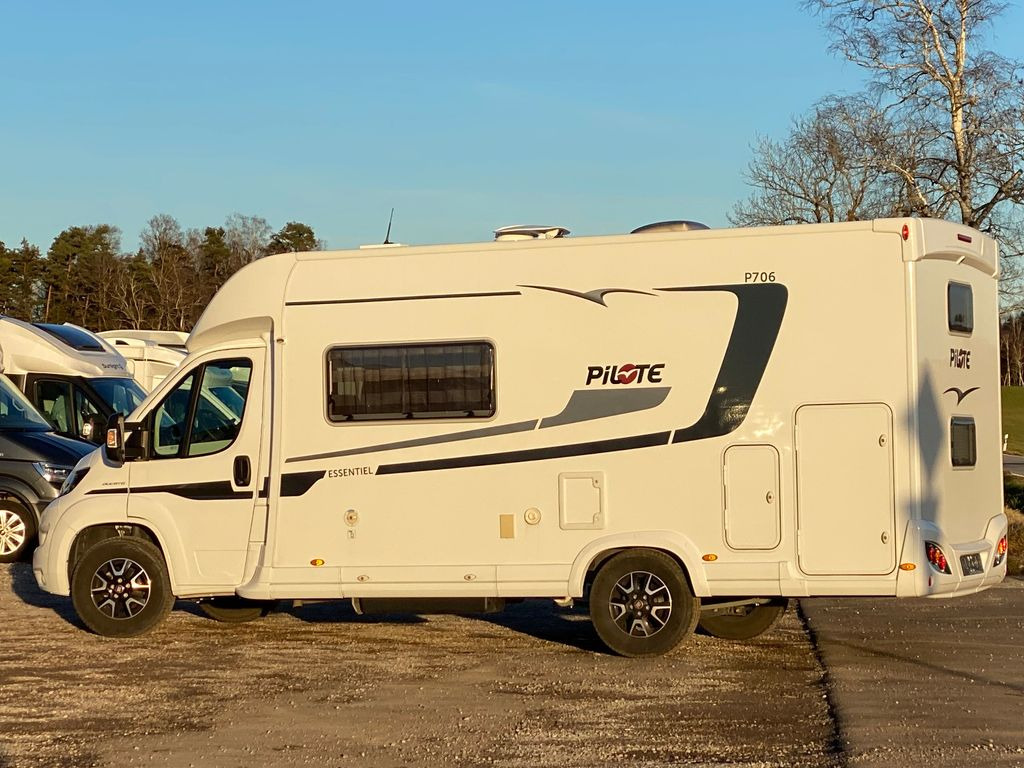 Semi-integrated motorhome Pilote P 706 S für 6 Personen, SAT,Navi ec.: picture 8