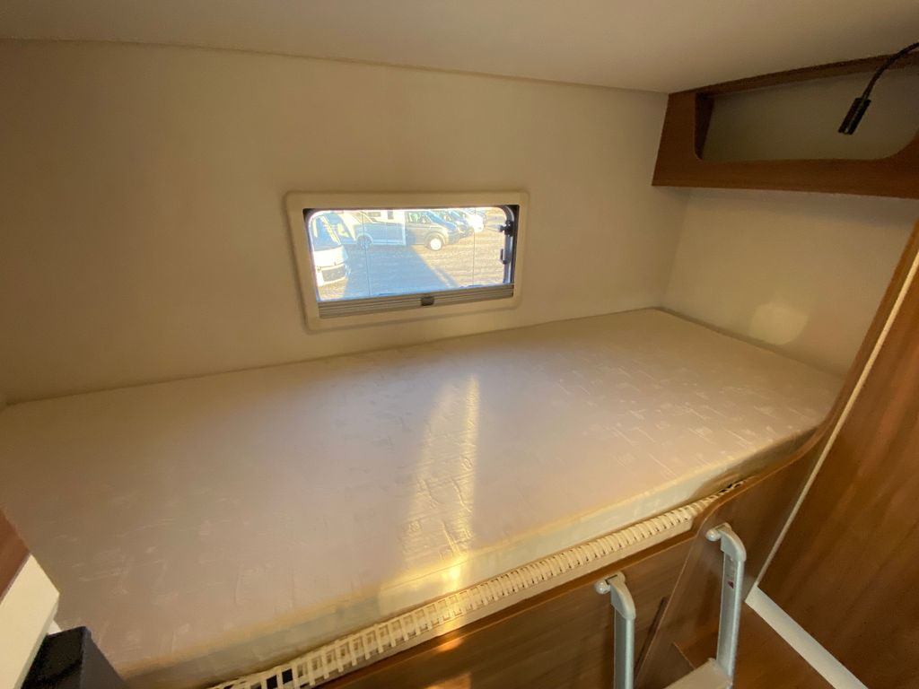 Semi-integrated motorhome Pilote P 706 S für 6 Personen, SAT,Navi ec.: picture 11