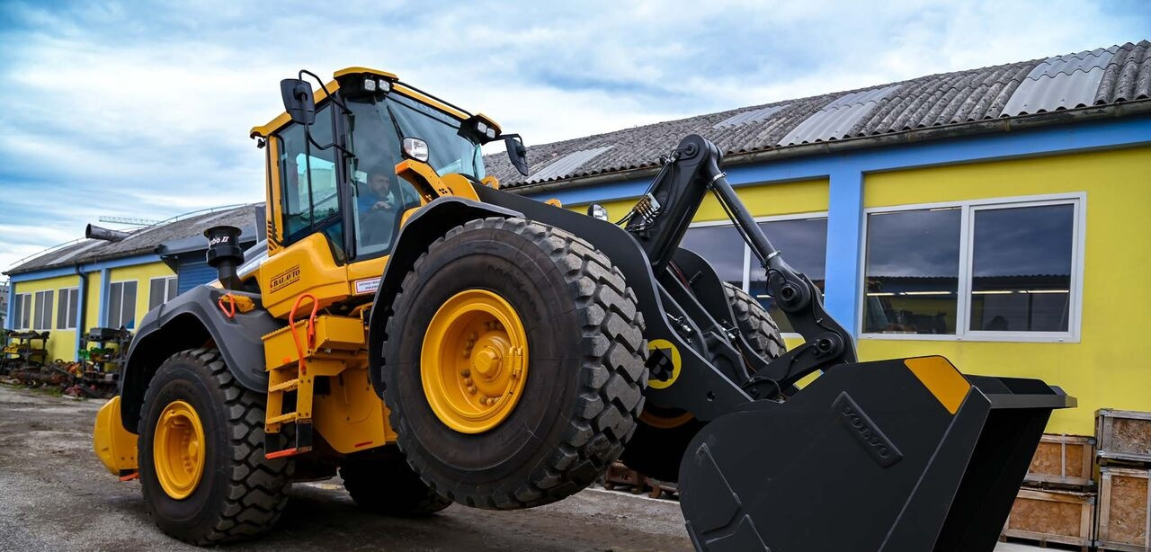 Wheel loader Volvo L110H: picture 7