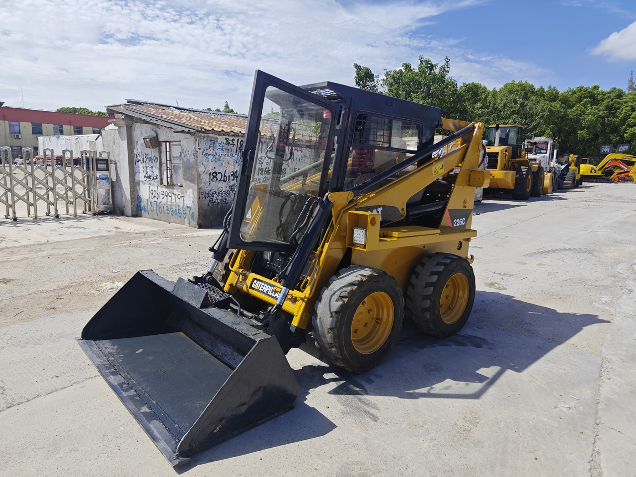 Skid steer loader CATERPILLAR 226C: picture 6