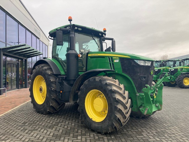 Farm tractor John Deere 7310R: picture 8