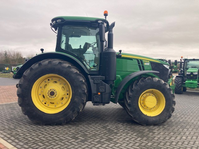 Farm tractor John Deere 7310R: picture 7