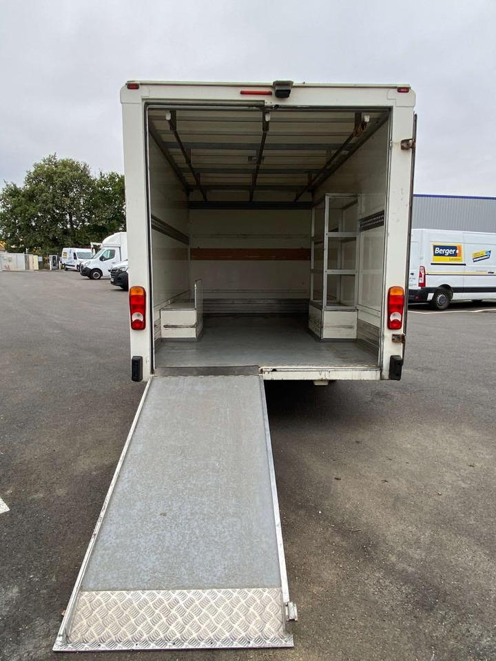 Closed box van Renault Master 145.35 PC Caisse Blanchisserie: picture 7