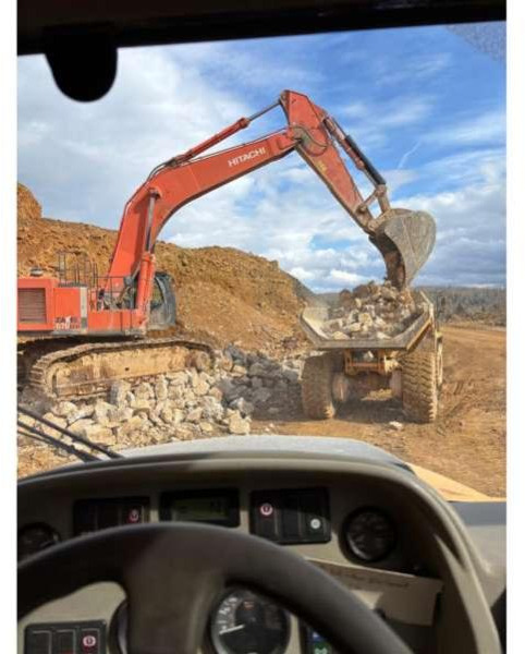 Crawler excavator Hitachi ZX670LCH-3: picture 10