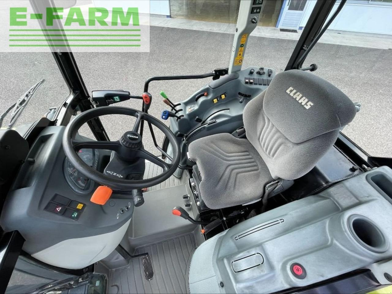 Farm tractor CLAAS nexos 240 f F: picture 8