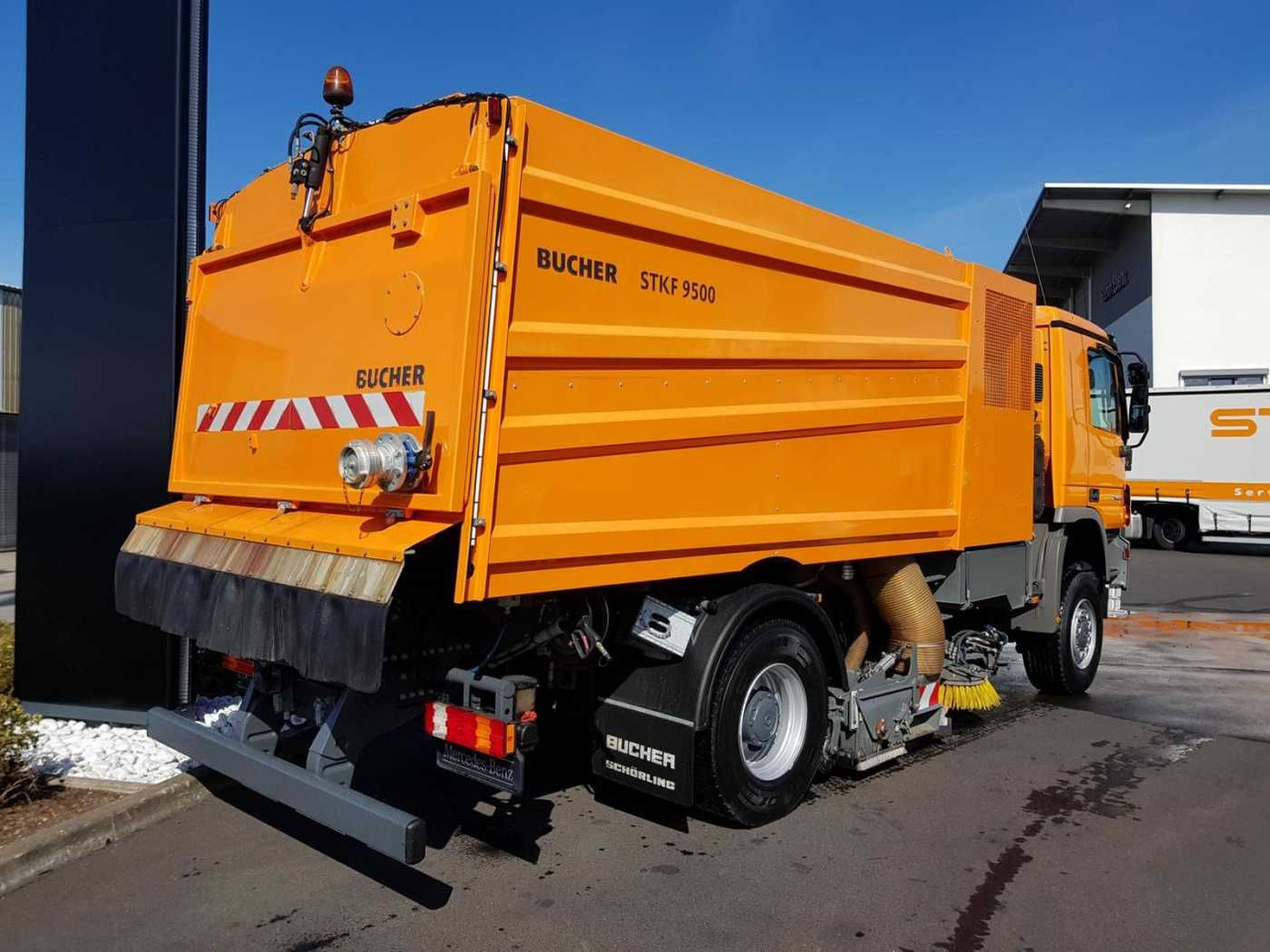 New Road sweeper Mercedes-Benz Actros 2032 A 4x4 Bucher STKF 9500 Airport: picture 8