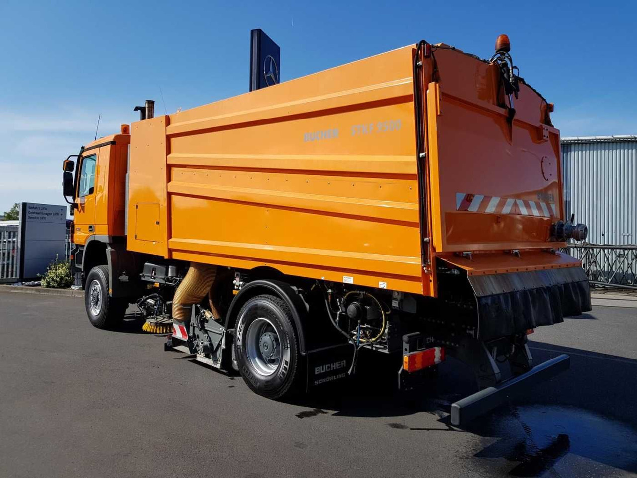 New Road sweeper Mercedes-Benz Actros 2032 A 4x4 Bucher STKF 9500 Airport: picture 7