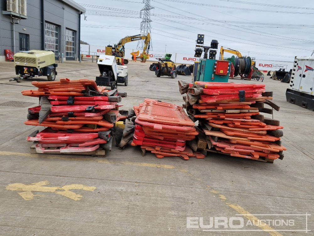 Construction equipment Bundle of Plastic Pedestrian Saftey Barriers (3 of): picture 6