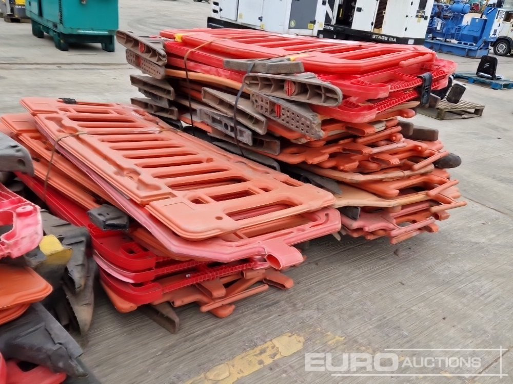 Construction equipment Bundle of Plastic Pedestrian Saftey Barriers (3 of): picture 19